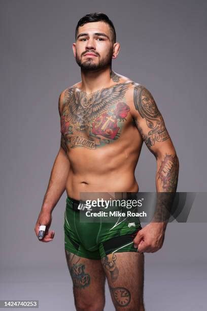 555 Anthony Hernandez (Fighter) Stock Photos, High-Res Pictures, and ...