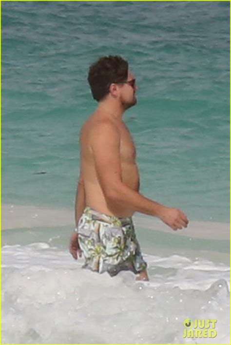 Leonardo DiCaprio Hits The Beach Shirtless In Cancun Photo 3827898