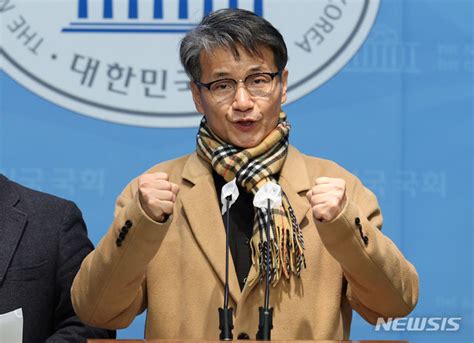 검찰 김건희 여사 명품백 수수 원본영상 제출하라‘ 요청 공감언론 뉴시스