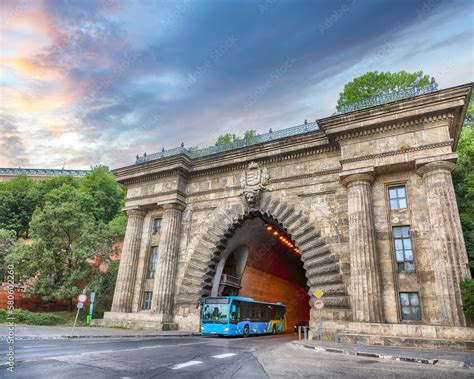 Foto De Gorgeous Adam Clark Tunnel Buda Castle Tunnel Under Castle