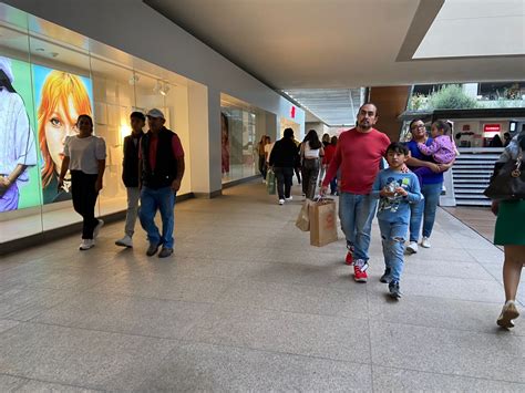 Aprovechan Domingo Familiar Y Abarrotan Centros Comerciales Para