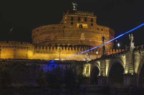 Andrea Loreni Il Funambolo Un Omaggio Sul Filo A La Strada Di Fellini