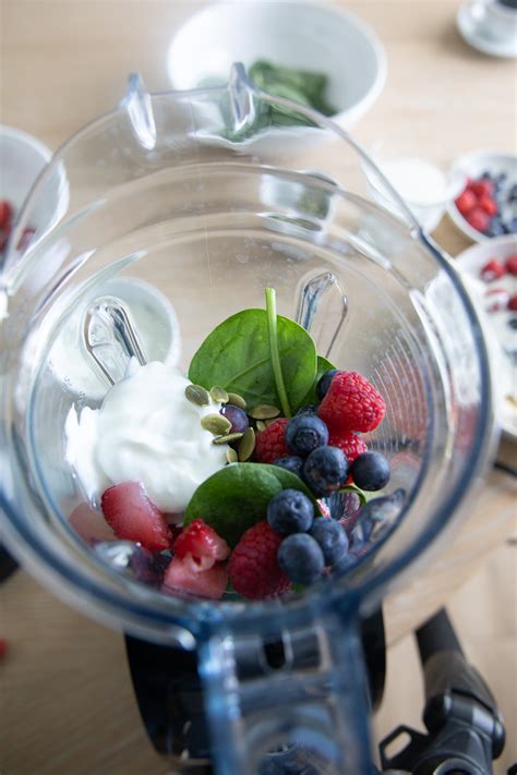 Simple Berry Greek Yogurt Smoothie