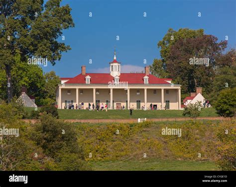 MOUNT VERNON, VIRGINIA, USA - Tourists visit plantation home of George ...