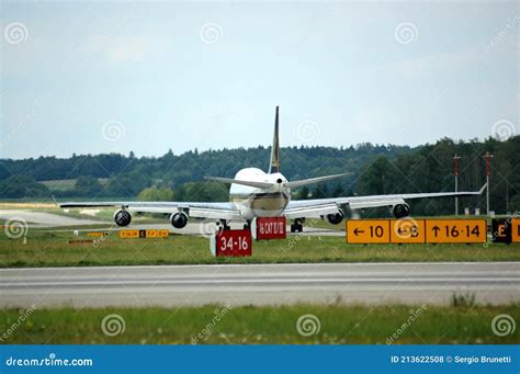 9V SPH Takes Off At Zurich Airport Editorial Stock Photo Image Of