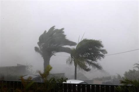 En Images La R Union Et L Le Maurice Le Cyclone Belal Fait Morts