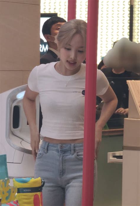 Nayeon Lesbian Protector On Twitter Nayeon It Girl Https T Co B Rovpnrq Twitter