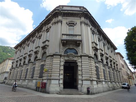 Via Vittorio Emanuele Ii Como Post Office Poste Italiane A Photo