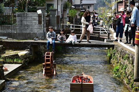 流しびな行事｜流しびなの館｜鳥取県鳥取市用瀬町｜流し雛｜観光｜創作料理｜もちがせ雛送り｜雛人形｜観光物産センター｜一般財団法人用瀬町ふるさと振興事業団