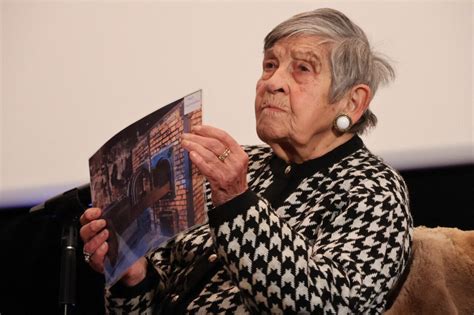 L Mouvant R Cit De Ginette Kolinka Rescap E De La Shoah Abbeville