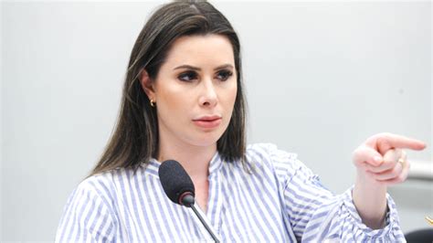 Caroline De Toni Vai Trabalhar Na Ccj Poi Anistia E Invas O Zero De