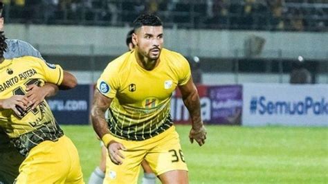 Dikabarkan Dincar Persib Ini Jawaban Renan Alves Bek Asing Barito