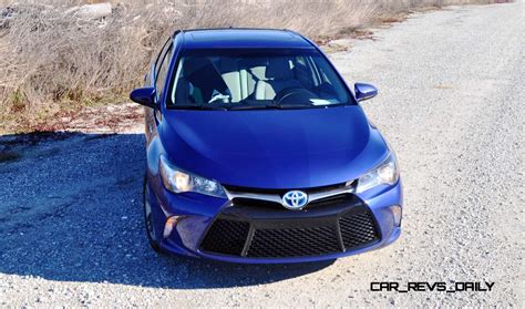 2015 Toyota Camry SE Hybrid Review