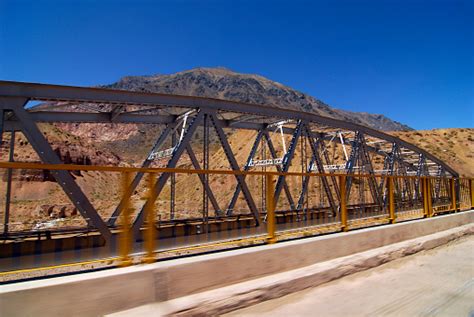 Jembatan Besi Dalam Konstruksi Truss Foto Stok Unduh Gambar Sekarang