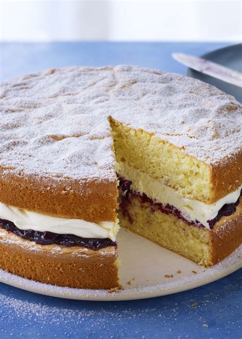 Génoise sponge with blueberry compôte and vanilla cream recipe Recipe