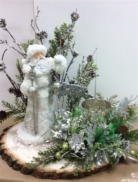 Pin By Pauline Savini On Floral Arrangements Christmas Arrangements