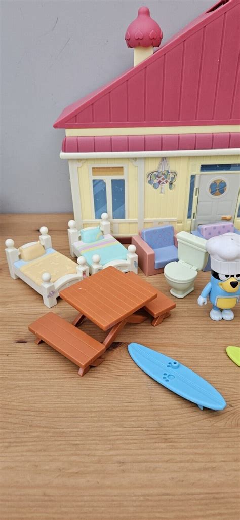 Bluey House Playset Home With Furniture And Figures-Cbeebies - Distintec