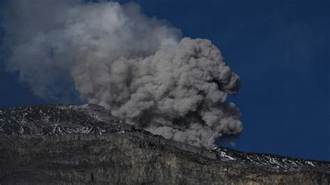 Nevado del Ruiz: A volcano in Colombia could erupt 'within days'. But only a small fraction of ...