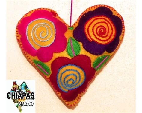 Corazón Bordado a mano 16 CM Chiapas Mágico