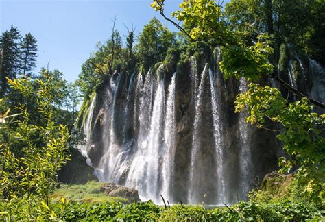 Les Lacs De Plitvice En Croatie Cascades Et Eau Bleue Turquoise