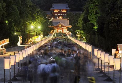 【動画】夏の夕べ柔らかに 鶴岡八幡宮で「ぼんぼり祭」 カルチャー カナロコ By 神奈川新聞