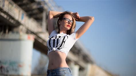 Women Model Blonde Looking Away Women With Glasses Glasses Hoop