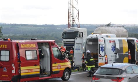 Engavetamento entre cinco veículos em rodovia de Itu deixa uma pessoa