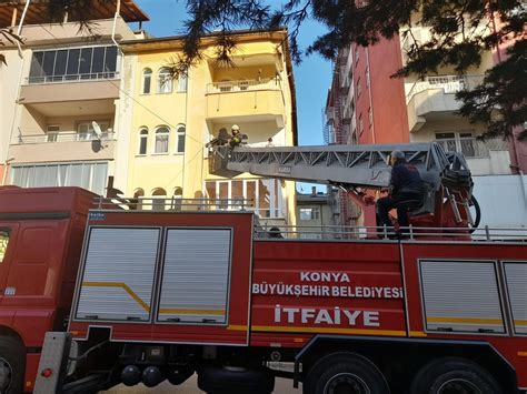 Konyada evde mahsur kalan anne ve 5 çocuğunu itfaiye kurtardı