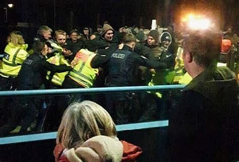 Gep Bel Und Gewalt Politik Emp Rt Ber Bauernprotest Gegen Habeck