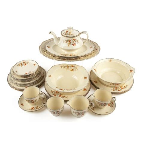 An Alfred Meakin Marigold Dinner Service