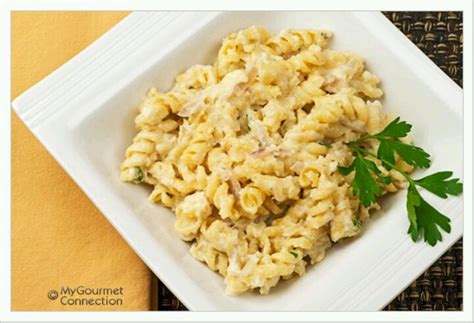 Rotini with cauliflower and blue cheese sauce. | Blue cheese sauce ...