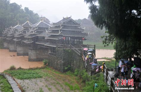 广西程阳风雨桥被洪水围困 紧急疏散游客 2 中国日报网