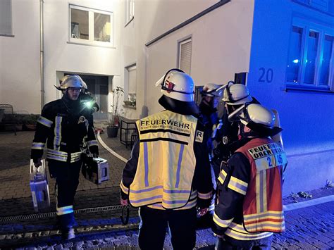 Gemeldeter Dachstuhlbrand im Festgebiet des Brunnenfestes sorgt für