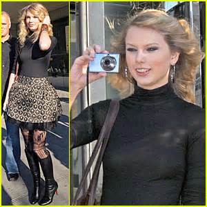 Taylor Swift Snaps the Paps | Taylor Swift : Just Jared