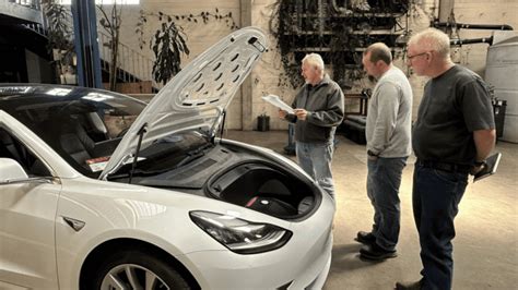 Earthling Automotive Leads The Charge In Electric Vehicle Technician