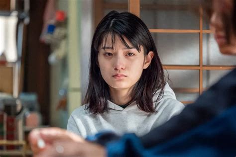 連続テレビ小説「おかえりモネ」第113話。新次と亮を見守る未知（蒔田彩珠）（c）nhk ― スポニチ Sponichi Annex 芸能