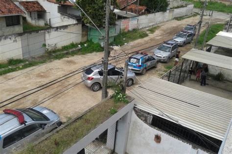 Fique Atento Trag Dia Vizinho Mata Mulher Fere Outra E Foge