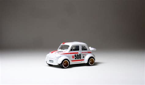 Lançamentos Hot Wheels 60 s Fiat 500D Modificado