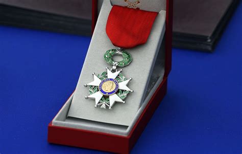 L infirmière tuée au CHU de Reims reçoit la Légion d honneur à titre