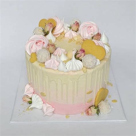 Romantic cake - Decorated Cake by vunemarcipanu - CakesDecor