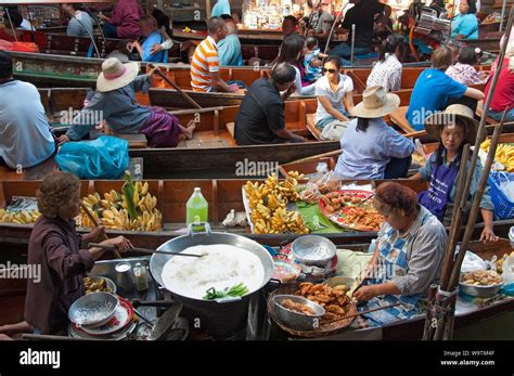 Bang Nam Phueng Floating Market Stock Photo - Alamy