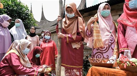 Berwisata Ke Rumah Gadang Hingga Air Terjun Di Desa Wisata Saribu