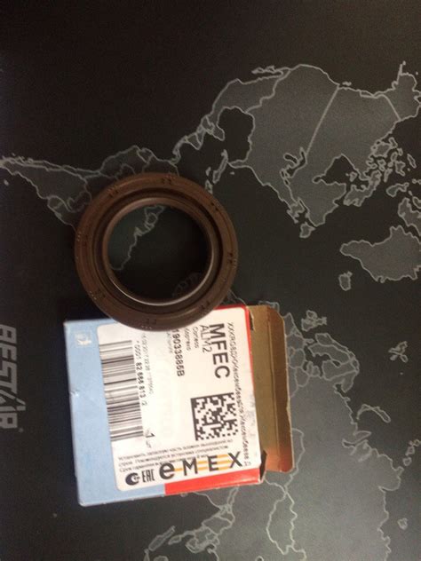 Пришел сальник, внутри оказался другой. — Volvo S40 (2G), 2,4 л, 2004 ...