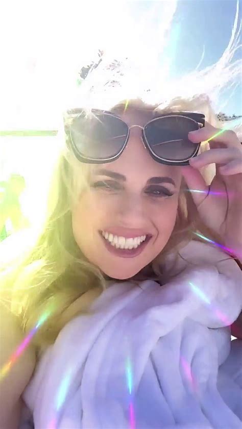 Rebel Wilson Sunbathes Nude On A Balcony In London After Kg Weight Loss Daily Mail Online