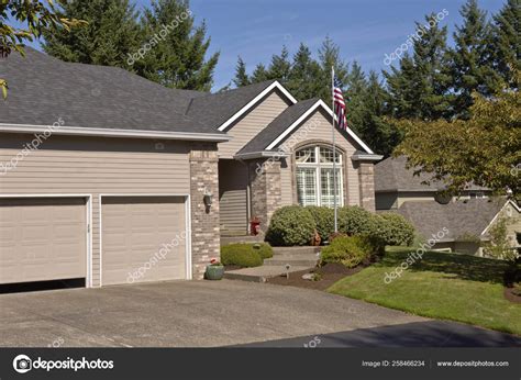 Family Home Happy Valley Oregon State — Stock Photo © YAYImages #258466234