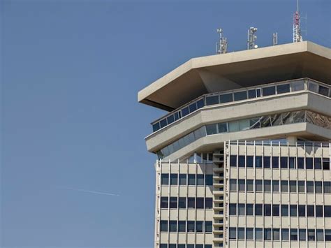 Un Detalle De Los Edificios Modernos En La Vista Del Puerto De