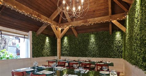 Easygrass Artificial Ivy Living Wall In Restaurant Wall In Miami