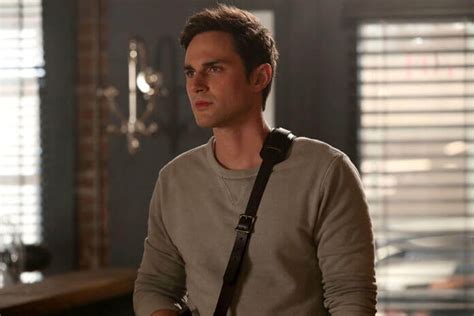 Once Upon a Time Season 7 Episode 1 Photos, Cast, and Trailer