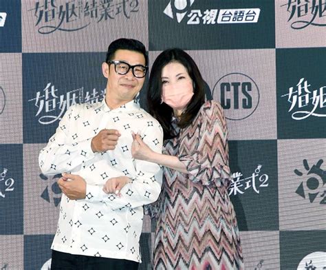 離掉16年婚後首露面！何如芸「恢單曝現況」閨密郁方幫要單身男的line 娛樂星聞