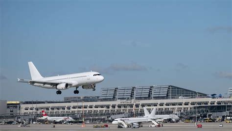 Flughafen Stuttgart Flugbetrieb Nach Warnstreik Wieder Normal Stuttgart